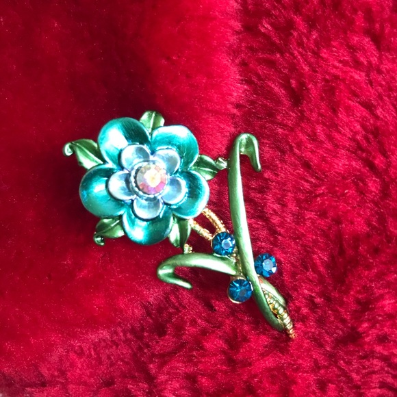Vintage Crystal and Enamel Flower Brooch Pin - Picture 3 of 11